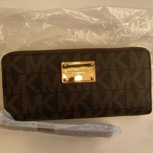 NWT Michael Kors Jet Set Travel Continental Wallet
